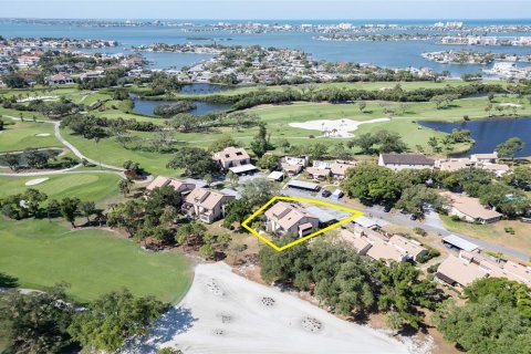 Townhouse in Saint Petersburg, Florida 3 bedrooms, 148.64 sq.m. № 2109976 - photo 15
