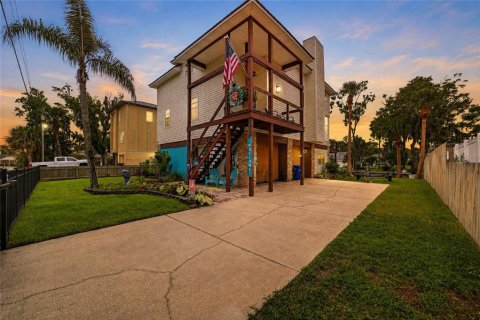 Villa ou maison à vendre à Crystal River, Floride: 4 chambres, 196.02 m2 № 2310844 - photo 2