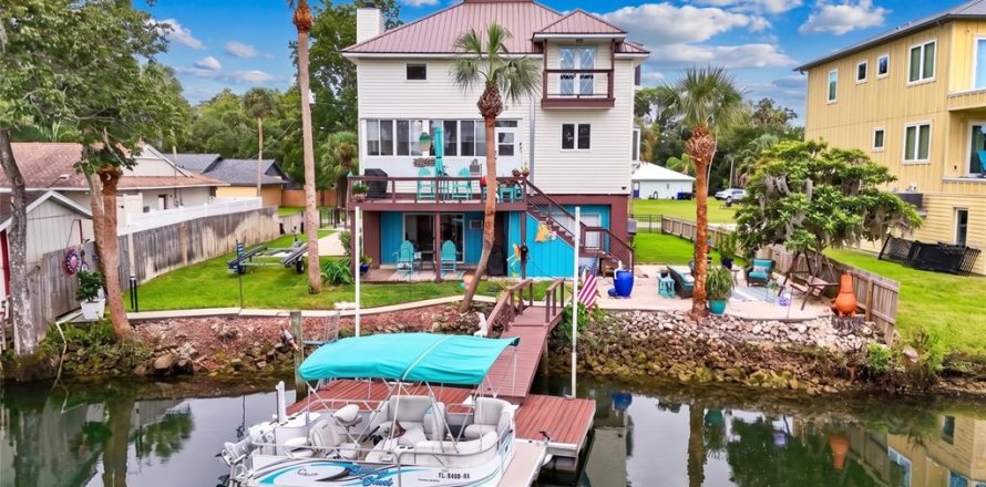 Villa ou maison à Crystal River, Floride 4 chambres, 196.02 m2 № 2310844