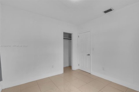 Casa en venta en Hialeah, Florida, 3 dormitorios, 119.57 m2 № 2066135 - foto 23