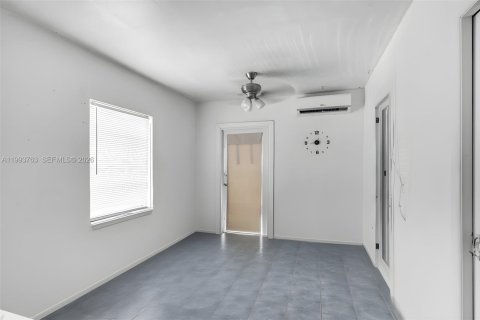 Casa en venta en Hialeah, Florida, 3 dormitorios, 119.57 m2 № 2066135 - foto 27