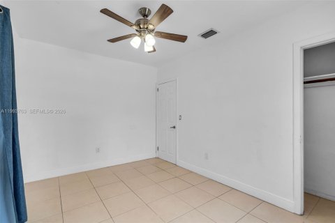 Casa en venta en Hialeah, Florida, 3 dormitorios, 119.57 m2 № 2066135 - foto 20