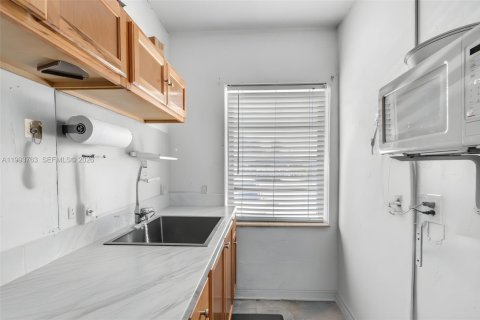 Casa en venta en Hialeah, Florida, 3 dormitorios, 119.57 m2 № 2066135 - foto 29