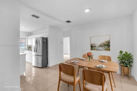 Casa en venta en Hialeah, Florida, 3 dormitorios, 119.57 m2 № 2066135 - foto 15