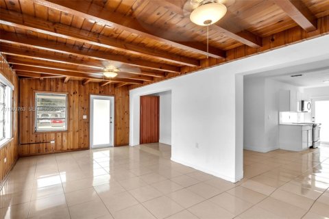 Casa en venta en Hialeah, Florida, 3 dormitorios, 119.57 m2 № 2066135 - foto 6