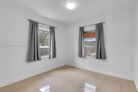 Casa en venta en Hialeah, Florida, 3 dormitorios, 119.57 m2 № 2066135 - foto 21