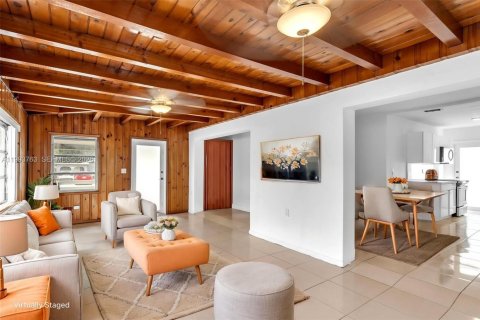 Casa en venta en Hialeah, Florida, 3 dormitorios, 119.57 m2 № 2066135 - foto 11