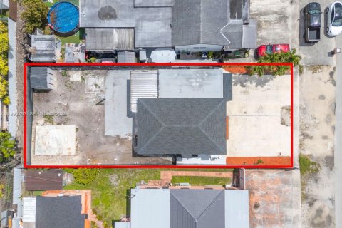 Casa en venta en Hialeah, Florida, 3 dormitorios, 119.57 m2 № 2066135 - foto 5