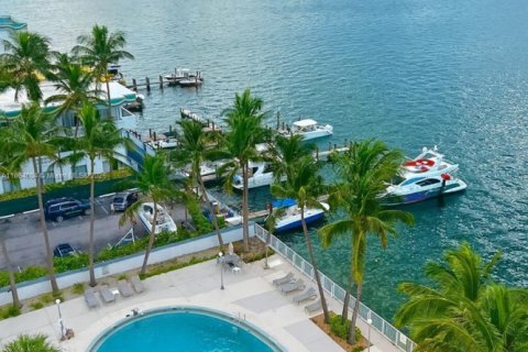 Condo in North Bay Village, Florida, 2 bedrooms  № 1893080 - photo 3