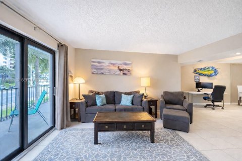 Condo in Lauderdale-by-the-Sea, Florida, 2 bedrooms  № 2004269 - photo 3