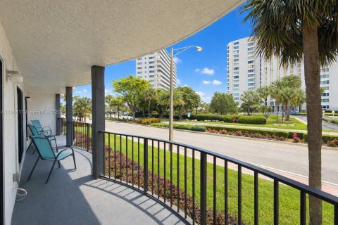 Condo in Lauderdale-by-the-Sea, Florida, 2 bedrooms  № 2004269 - photo 29