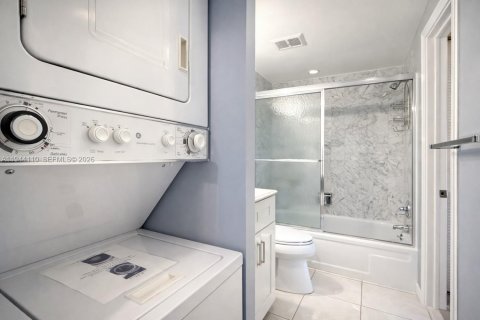 Condo in Lauderdale-by-the-Sea, Florida, 2 bedrooms  № 2004269 - photo 28