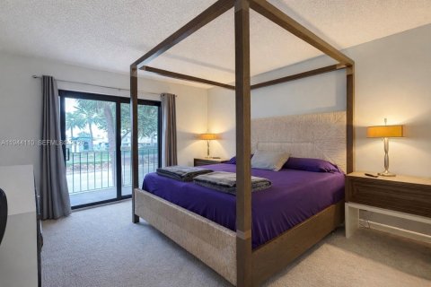 Condo in Lauderdale-by-the-Sea, Florida, 2 bedrooms  № 2004269 - photo 12