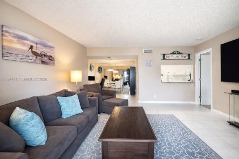 Condo in Lauderdale-by-the-Sea, Florida, 2 bedrooms  № 2004269 - photo 8