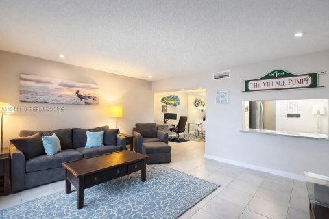 Condo in Lauderdale-by-the-Sea, Florida, 2 bedrooms  № 2004269 - photo 7