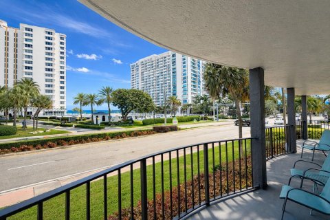 Condo in Lauderdale-by-the-Sea, Florida, 2 bedrooms  № 2004269 - photo 30