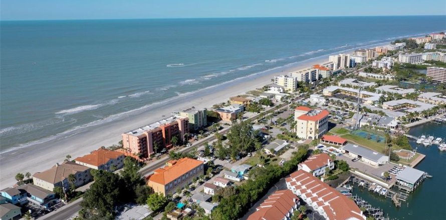 Land in Indian Shores, Florida № 923038