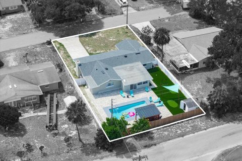 House in Winter Haven, Florida 3 bedrooms, 186.36 sq.m. № 1917712 - photo 5