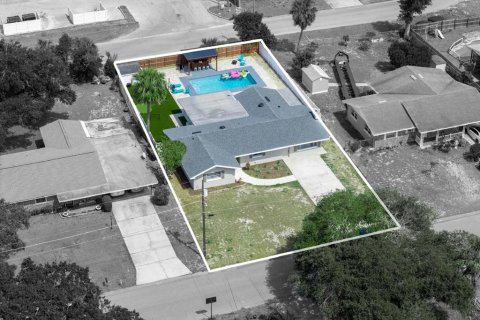 House in Winter Haven, Florida 3 bedrooms, 186.36 sq.m. № 1917712 - photo 6