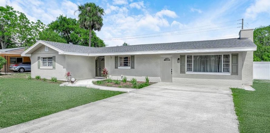 House in Winter Haven, Florida 3 bedrooms, 186.36 sq.m. № 1917712