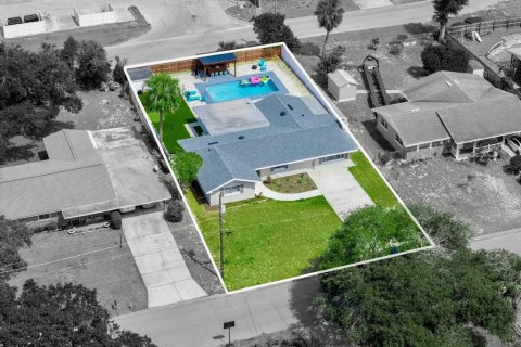 House in Winter Haven, Florida 3 bedrooms, 186.36 sq.m. № 1917712 - photo 3