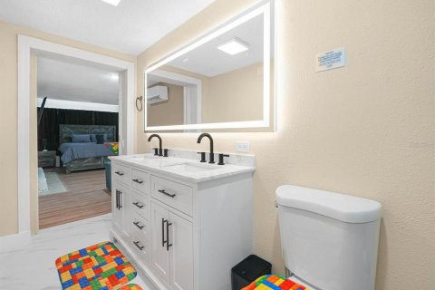 House in Winter Haven, Florida 3 bedrooms, 186.36 sq.m. № 1917712 - photo 23