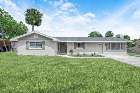 House in Winter Haven, Florida 3 bedrooms, 186.36 sq.m. № 1917712 - photo 2