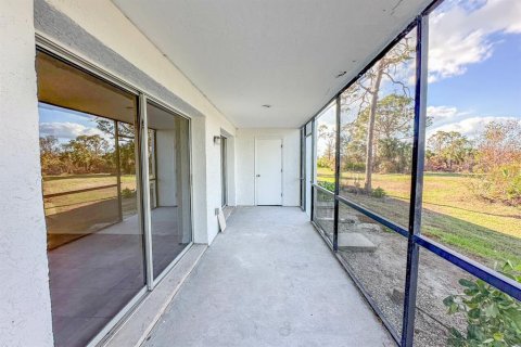 Condo in Englewood, Florida, 2 bedrooms  № 2108386 - photo 25