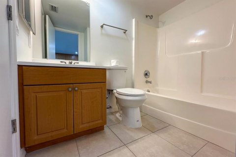 Condo in Englewood, Florida, 2 bedrooms  № 2108386 - photo 15