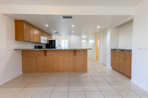 Condo in Englewood, Florida, 2 bedrooms  № 2108386 - photo 8