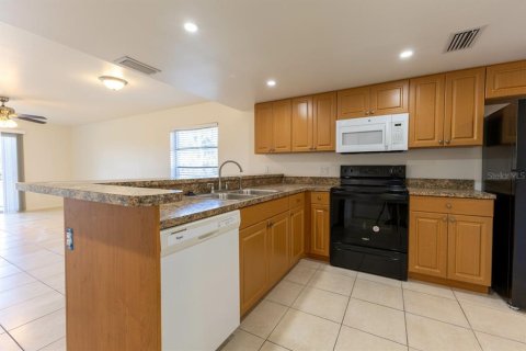Condo in Englewood, Florida, 2 bedrooms  № 2108386 - photo 4