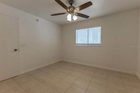 Condo in Englewood, Florida, 2 bedrooms  № 2108386 - photo 14