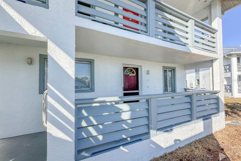 Condo in Englewood, Florida, 2 bedrooms  № 2108386 - photo 2