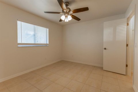Condo in Englewood, Florida, 2 bedrooms  № 2108386 - photo 12