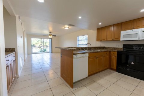 Condo in Englewood, Florida, 2 bedrooms  № 2108386 - photo 3