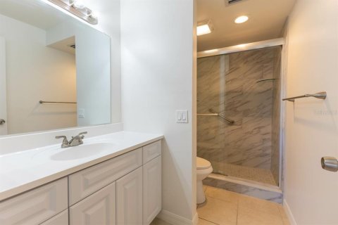 Condo in Englewood, Florida, 2 bedrooms  № 2108386 - photo 18