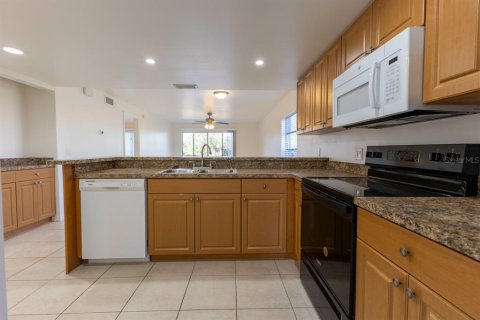 Condo in Englewood, Florida, 2 bedrooms  № 2108386 - photo 6