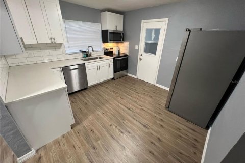 Casa en alquiler en Tampa, Florida, 2 dormitorios, 98.85 m2 № 1832129 - foto 7