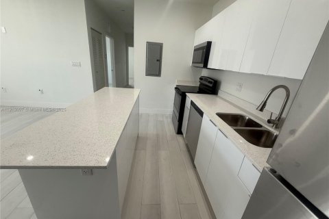 Снять в аренду квартиру в Хайалиа, Флорида 2 спальни, 80.36м2, № 1971231 - фото 16