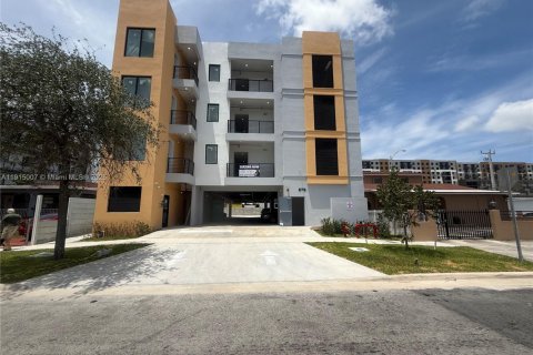 Снять в аренду квартиру в Хайалиа, Флорида 2 спальни, 80.36м2, № 1971231 - фото 1