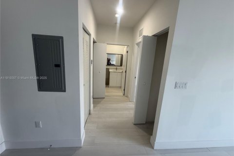 Снять в аренду квартиру в Хайалиа, Флорида 2 спальни, 80.36м2, № 1971231 - фото 4