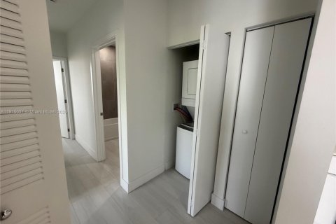 Снять в аренду квартиру в Хайалиа, Флорида 2 спальни, 80.36м2, № 1971231 - фото 9