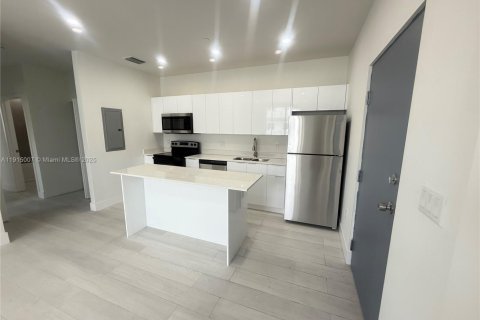 Снять в аренду квартиру в Хайалиа, Флорида 2 спальни, 80.36м2, № 1971231 - фото 3