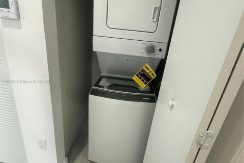 Снять в аренду квартиру в Хайалиа, Флорида 2 спальни, 80.36м2, № 1971231 - фото 7