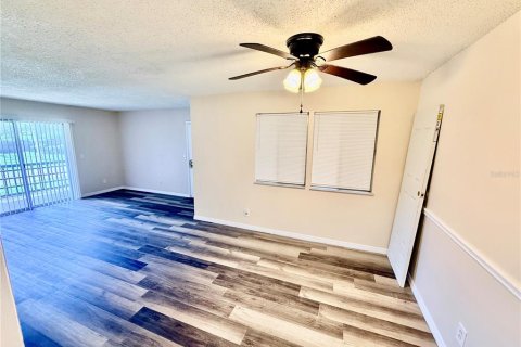 Copropriété à louer à Gainesville, Floride: 2 chambres, 93.18 m2 № 2416792 - photo 5