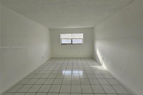 Condominio en venta en Lauderdale Lakes, Florida, 2 dormitorios, 102.19 m2 № 1988294 - foto 8