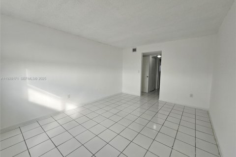 Condominio en venta en Lauderdale Lakes, Florida, 2 dormitorios, 102.19 m2 № 1988294 - foto 7