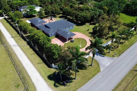 House in Homestead, Florida 3 bedrooms, 207.92 sq.m. № 1999906 - photo 17