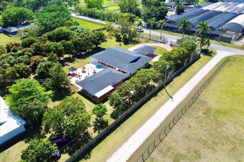 House in Homestead, Florida 3 bedrooms, 207.92 sq.m. № 1999906 - photo 18