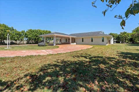 House in Homestead, Florida 3 bedrooms, 207.92 sq.m. № 1999906 - photo 15